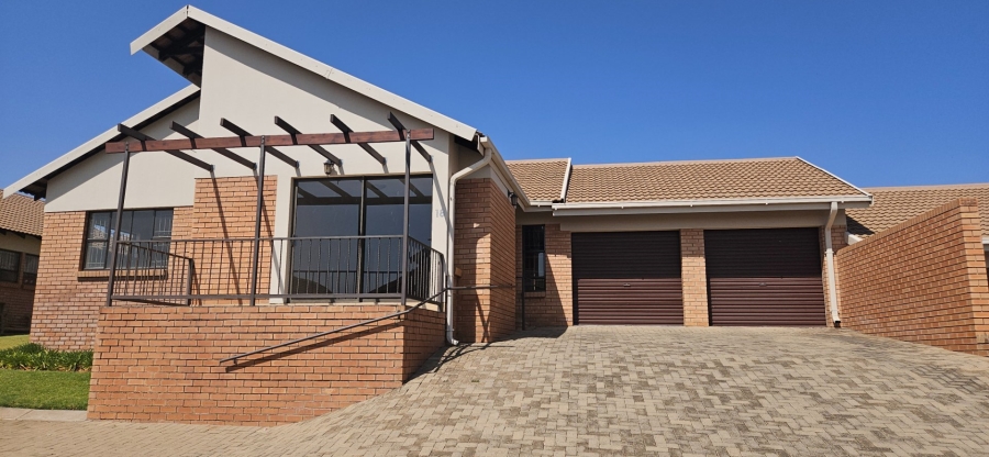 2 Bedroom Property for Sale in Langenhovenpark Free State